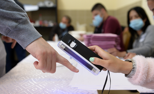 Нови ПРЕСЕК ИЗЛАЗНОСТИ: Ево колико је бирача гласало до 14 часова